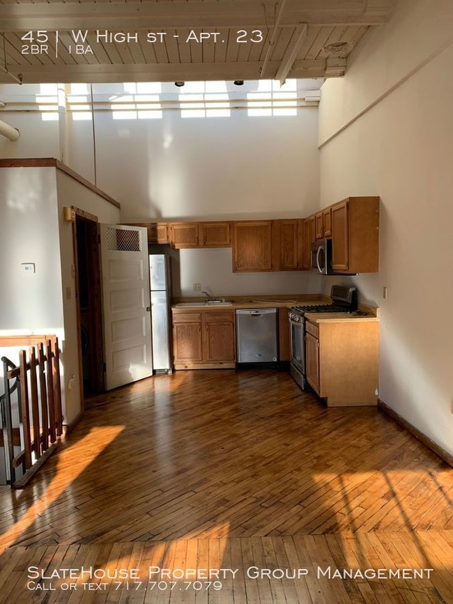 Building Photo - The Lofts at Savoy- 2 bedroom New Floors!!