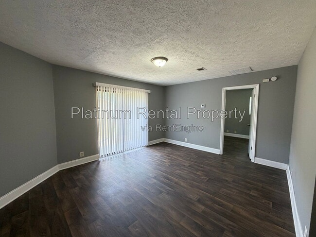 Building Photo - 1492 Waverly Way