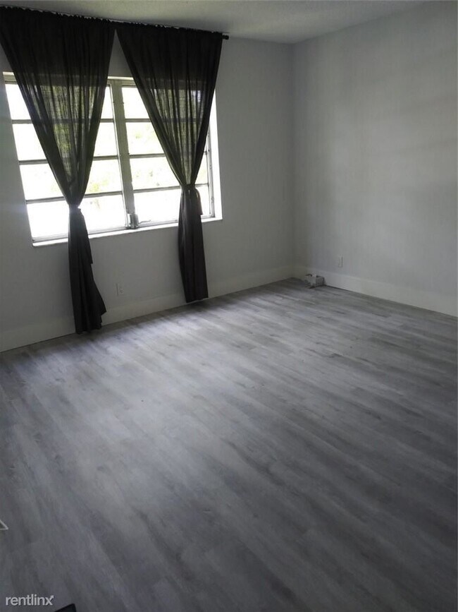 Building Photo - 2 br, 2 bath Condo - Carriage Hills