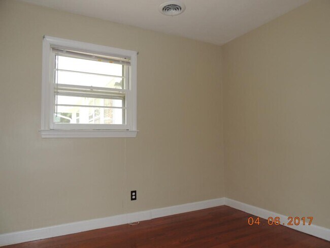 Building Photo - 204 Knob Road