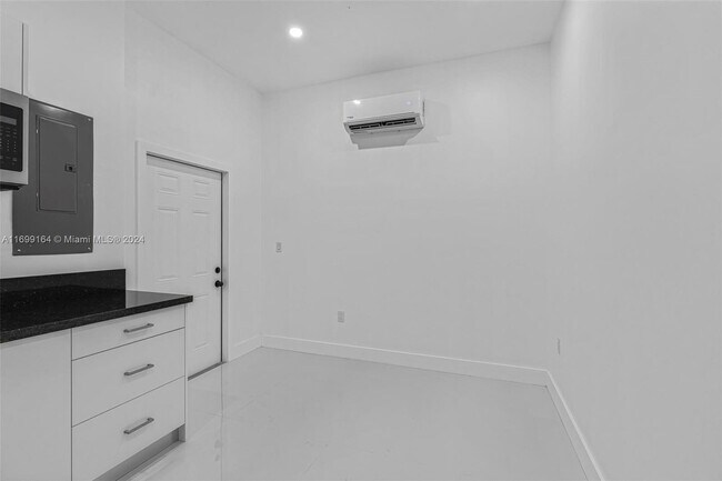 Foto del edificio - 9831 SW 213th St