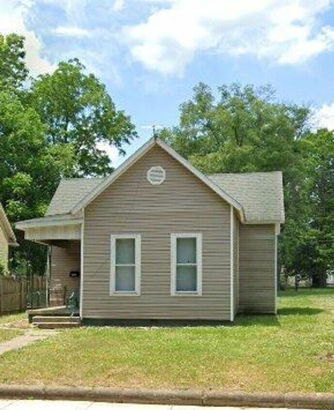 Foto del edificio - Spacious 2 Bedroom House - Pets Welcome!