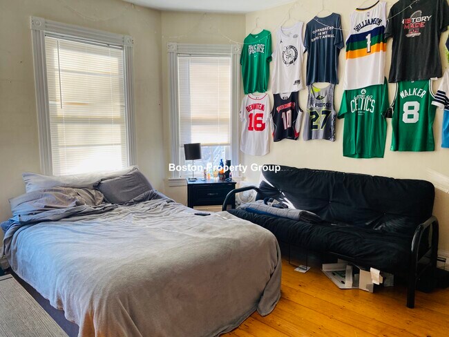 Building Photo - 87 Hillside St