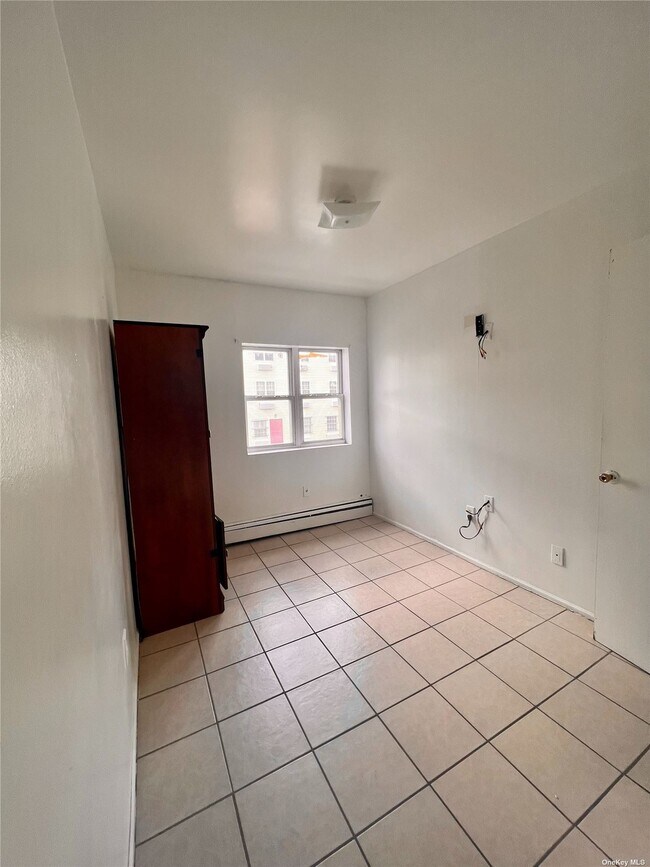 Building Photo - 781 Drew St