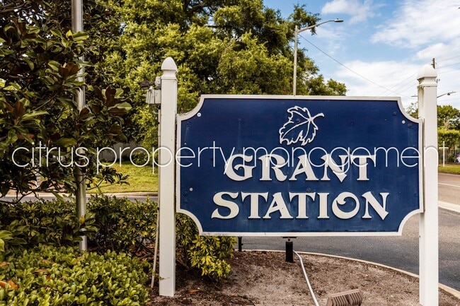 Building Photo - Charming, Fully Furnished 3/2 Zoned for Bo...