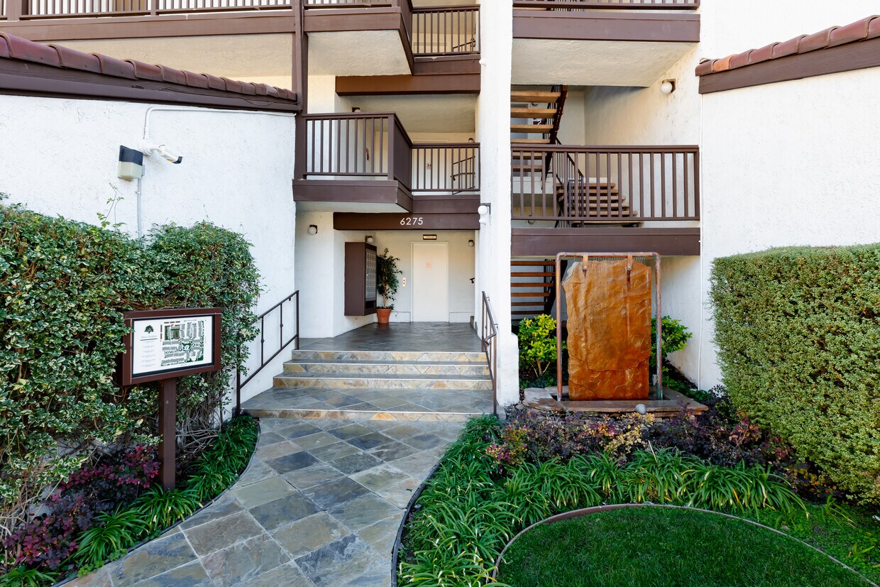 Foto principal - 6275 Canoga Ave
