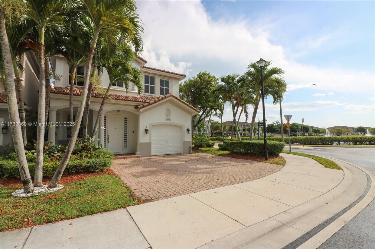 Foto principal - 10866 NW 84th Ln