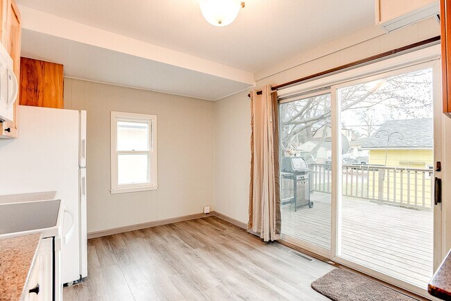 Building Photo - Newly Remodeled 2-Bedroom East Side St Pau...
