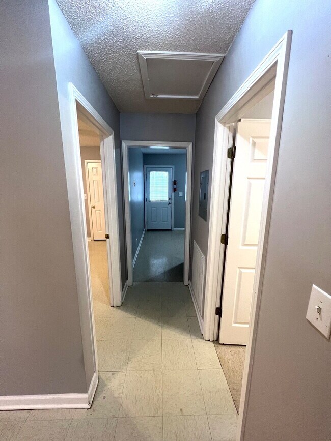 Building Photo - 102 B Tennessee Ave   OAK GROVE , KY 42262