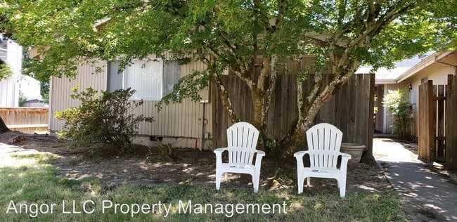 Building Photo - 235-237 Whitesell