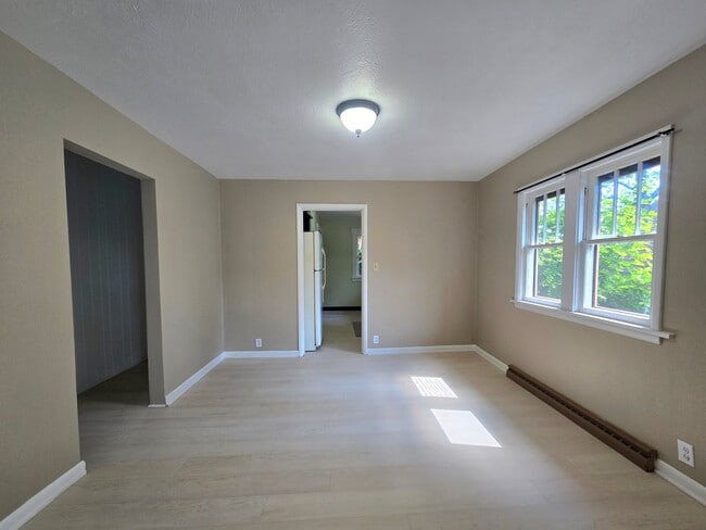 Building Photo - 23 Stayman St