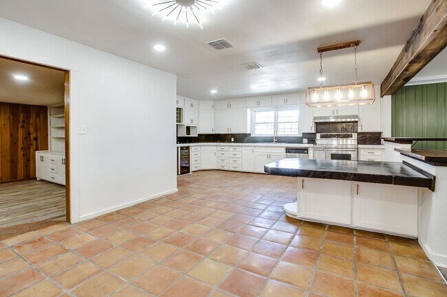 Foto del edificio - 712 11th St