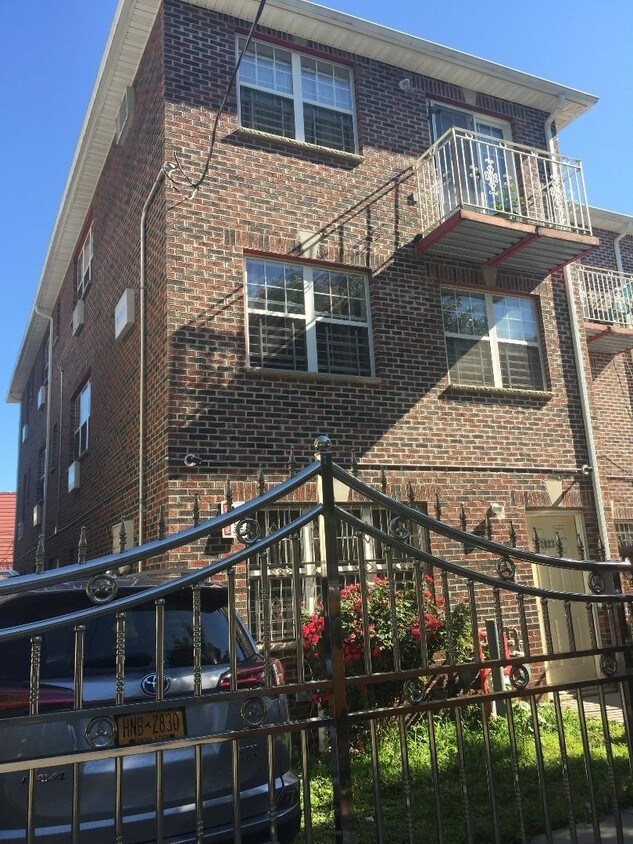 2023 Chatterton Ave, Bronx, NY 10472 Apartments in Bronx, NY