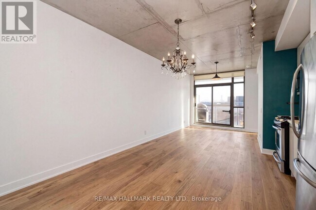 Photo du bâtiment - 2 Gladstone Ave