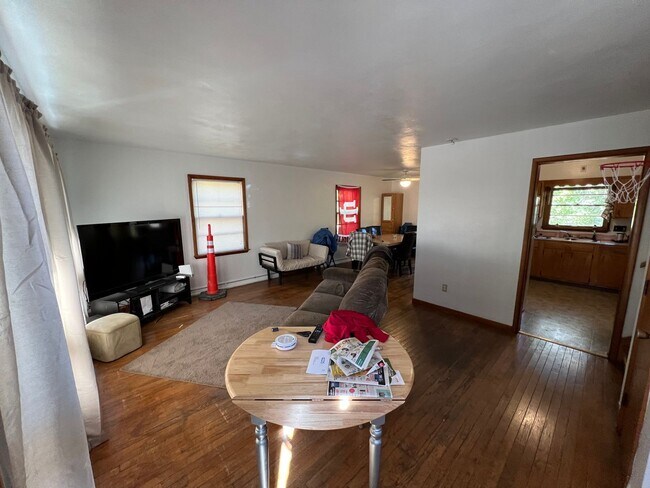 Foto del edificio - Available August 2026;  Monthly rent $2,95...