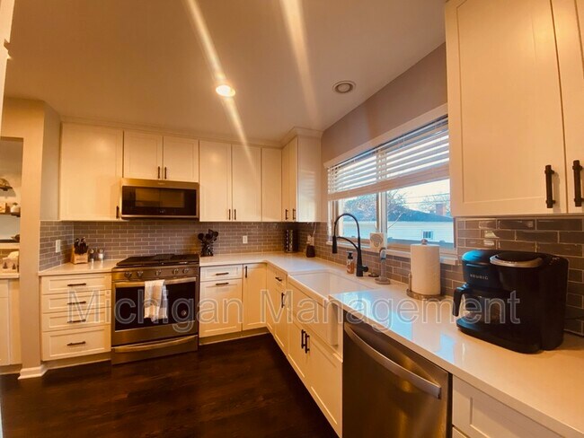 Foto del edificio - 14505 Shadywood Dr