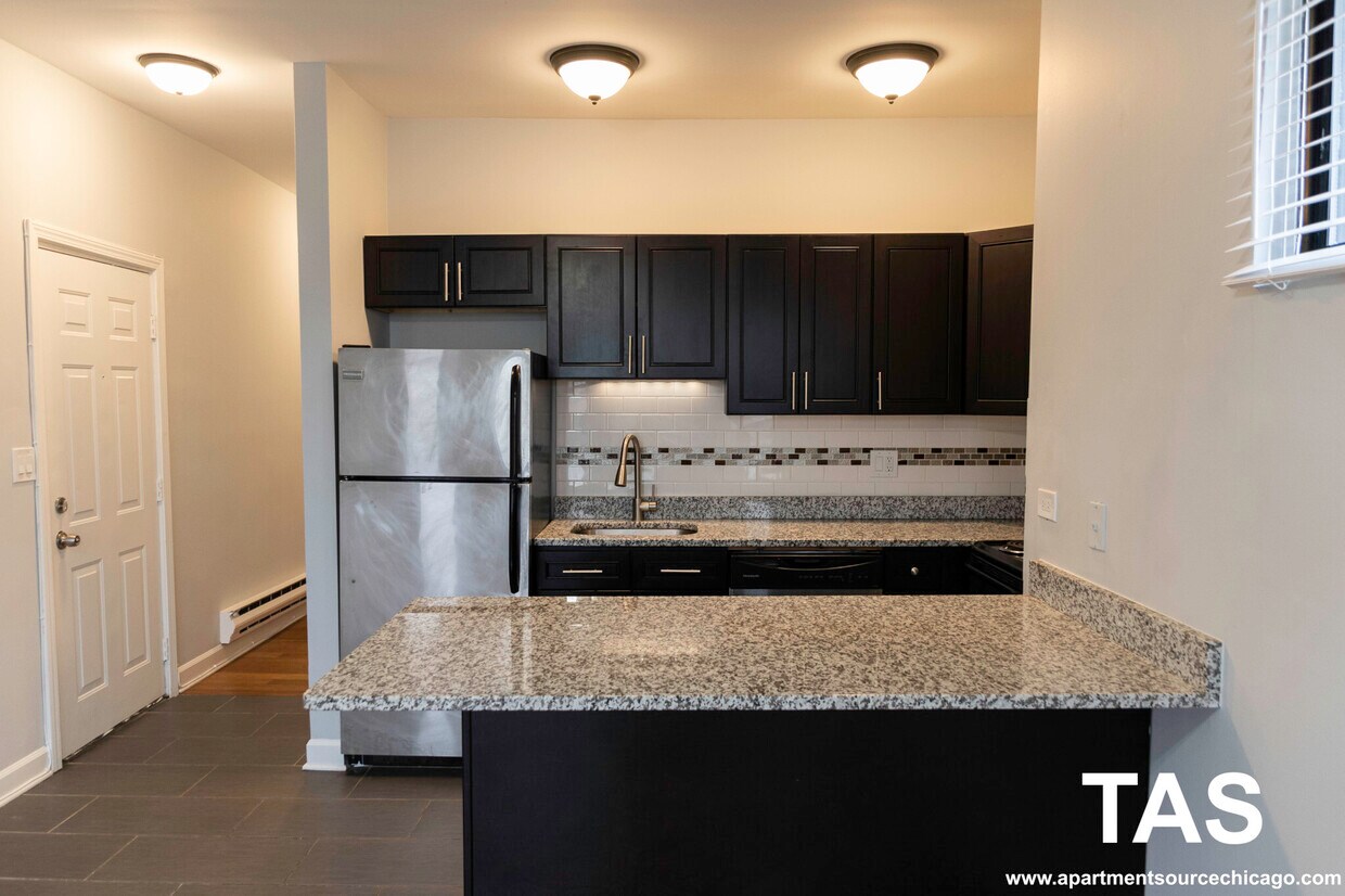 Foto principal - 3631 W Dickens Ave