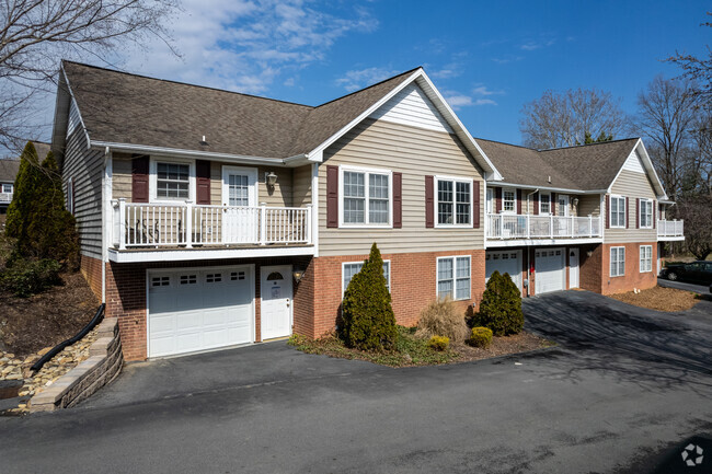 Garages + Townhomes - Axis on Roan