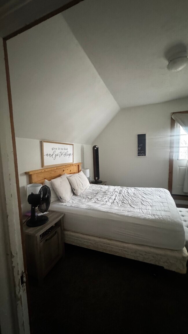 Foto del edificio - 246 W Main St