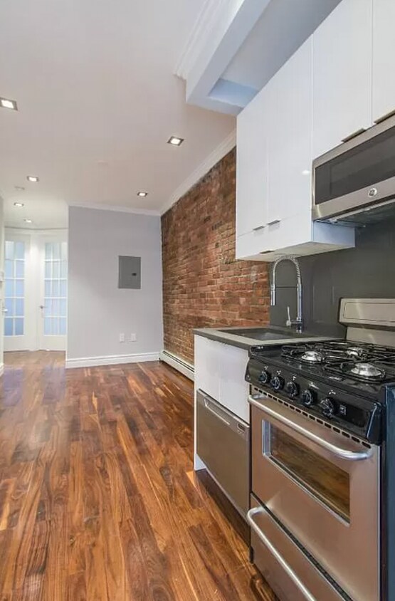 Primary Photo - 130 Mulberry St