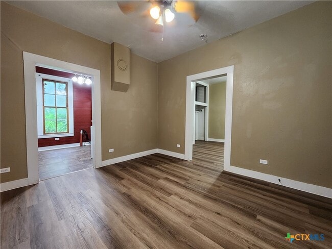 Foto del edificio - 305 S Academy Ave