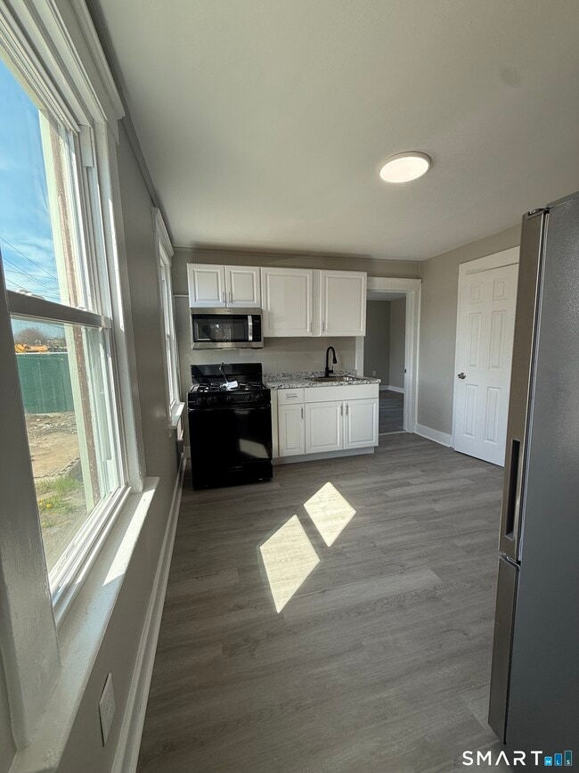 Foto del edificio - 420 Short Beach Rd