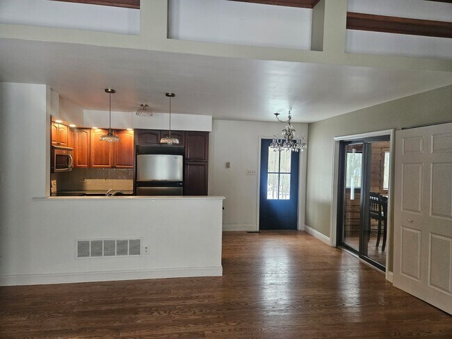 Building Photo - 116 Cheyney Dr