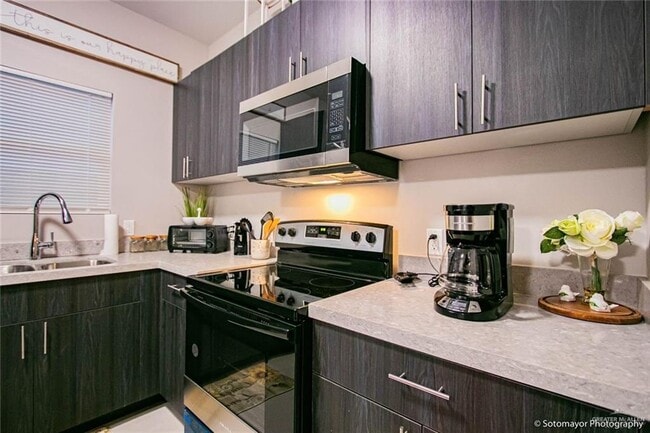 Foto del edificio - 15 Swallow Ave