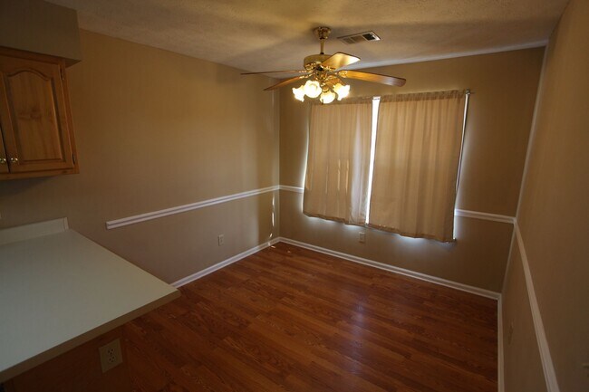 Building Photo - Duplex in Harmon Estates Available Fall 2025!