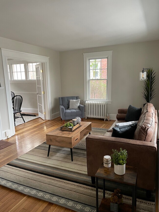 Living Room - 124 Tyndall Ave