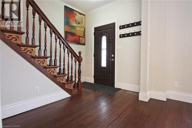 Building Photo - 129 Hillyard St