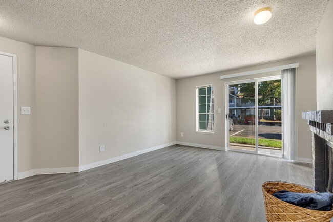 Building Photo - Terravista