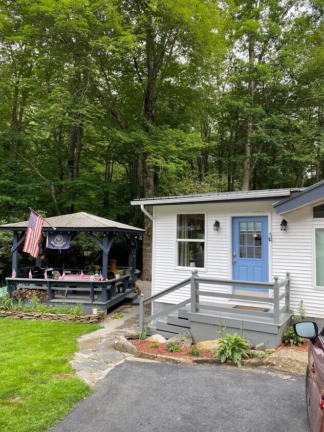 2074 Land Hbr, Newland, NC 28657 House Rental in Newland, NC