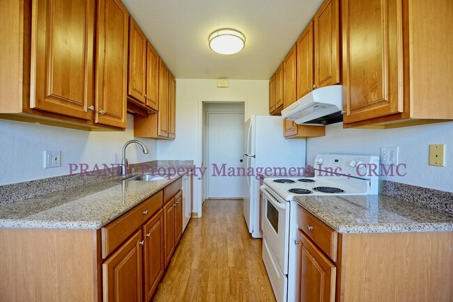 Building Photo - Beautiful SF Views From This 2Br Tiburon A...