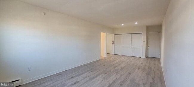 Building Photo - 3 W Park Ave