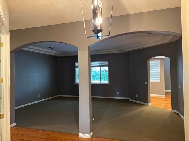 Foto del edificio - Lakeside Community Beauty