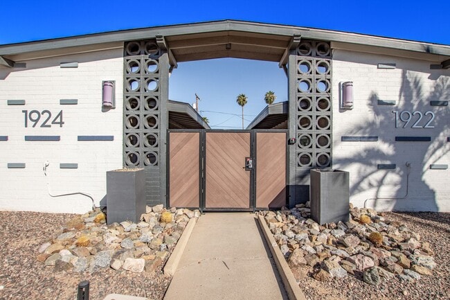 Building Photo - Palm View Manor