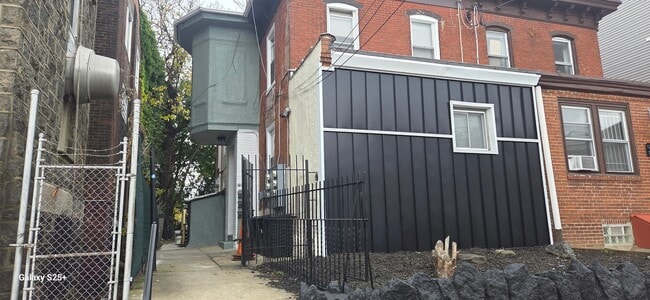 Building Photo - 1612 N 54th St