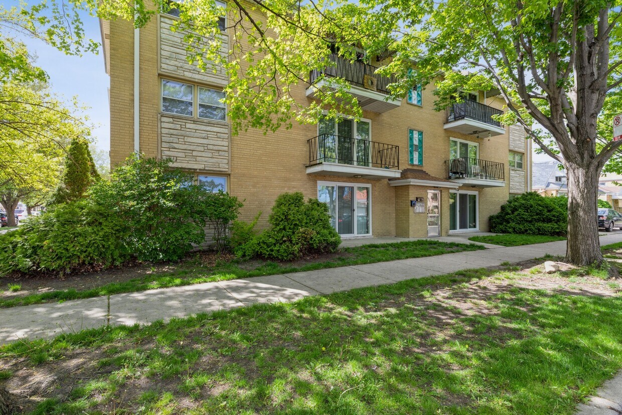 Primary Photo - 5534 W Bryn Mawr Ave