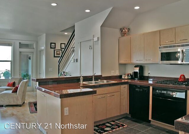 Building Photo - 3 br, 2.5 bath House - 3129 N. Willamette ...