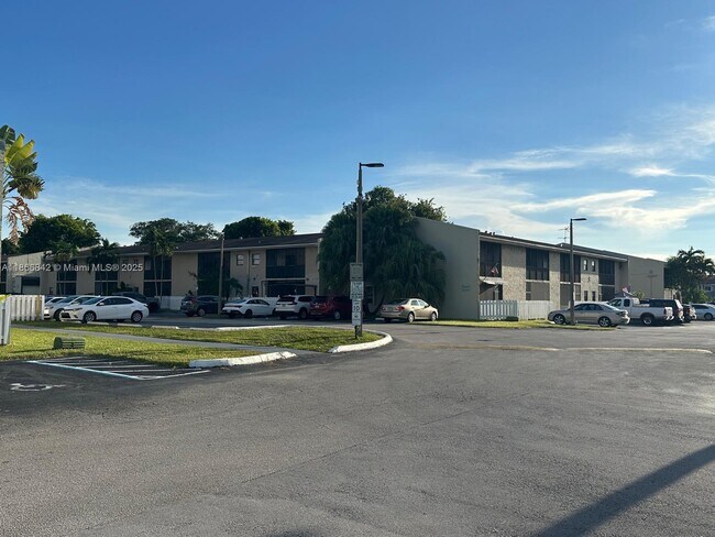 Foto del edificio - 10350 SW 220th St