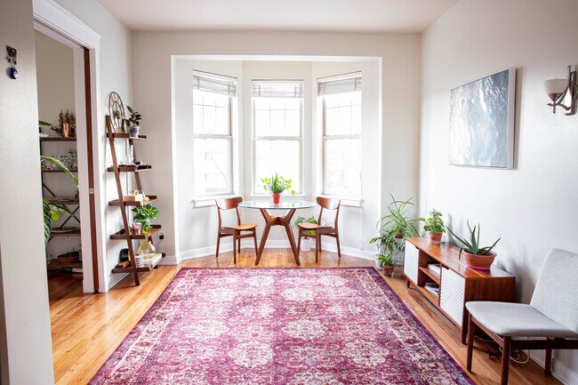 Foto del edificio - 404 E New York St