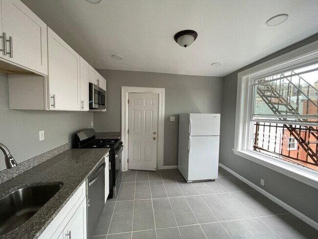 Building Photo - 1223 Loraine St