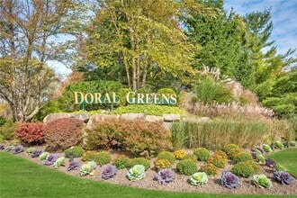 Building Photo - 126 Doral Greens Dr W