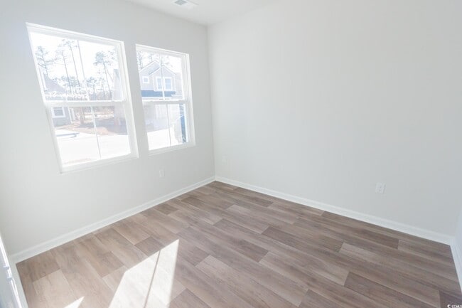 Building Photo - 1375 Speedway St