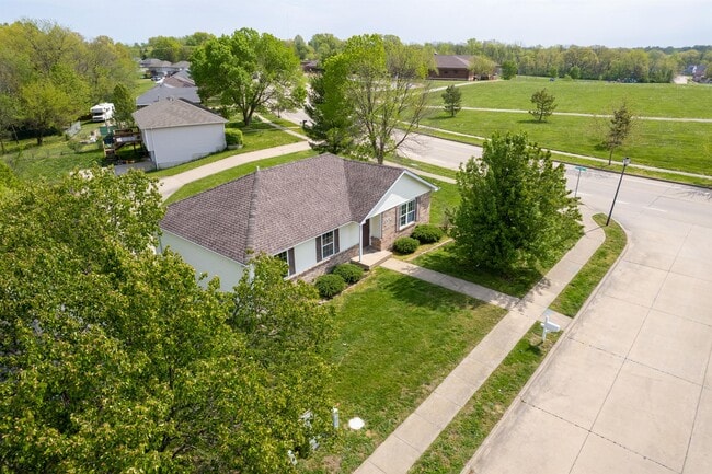 Foto del edificio - 1305 E Omaha Ct