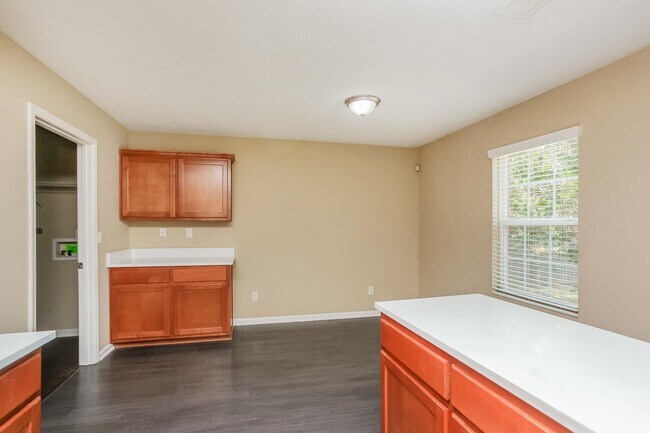 Building Photo - 9996 Chariden Dr