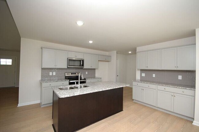 Building Photo - 204 Tuscany Cir