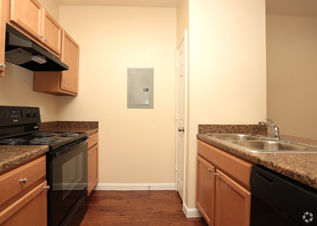 2BR, 2.5BA 1052 SF - Kitchen - Park at Woodland Springs Apartments