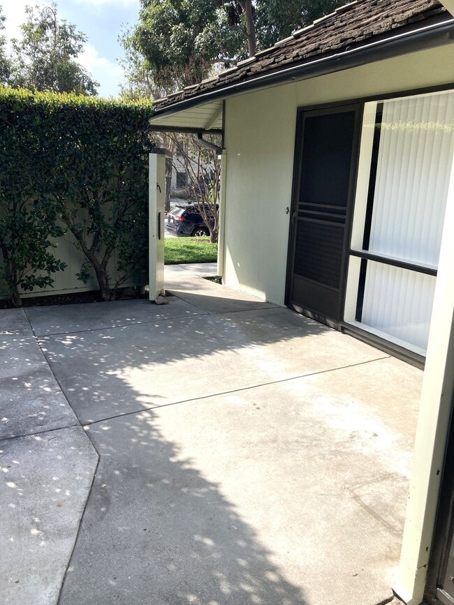 Foto del edificio - 305 California Blvd